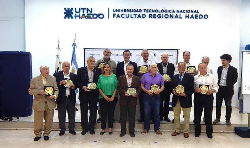Graduados festejan su aniversario numero 50